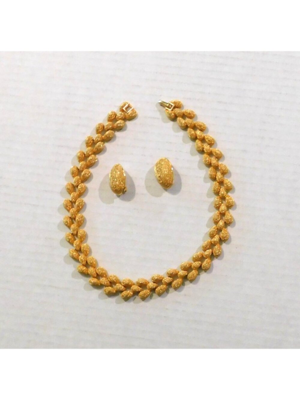 Premier Designs Vintage Gold-Tone Set Choker Necklace Bracelet Clip Earrings - Picture 9 of 13